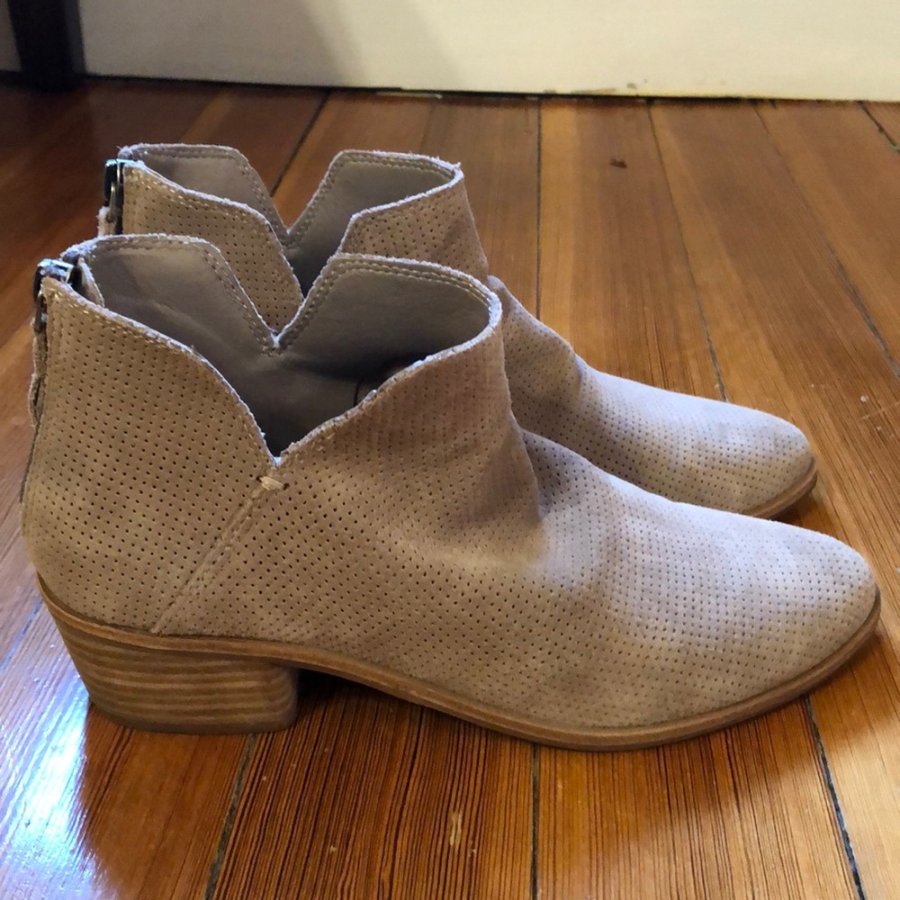 Dolce Vita back zip booties - Sz 7.5